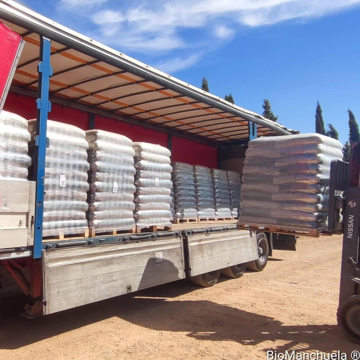 1 Camión con 24 palet de bioforestal SACOS DE 15 KG certificado